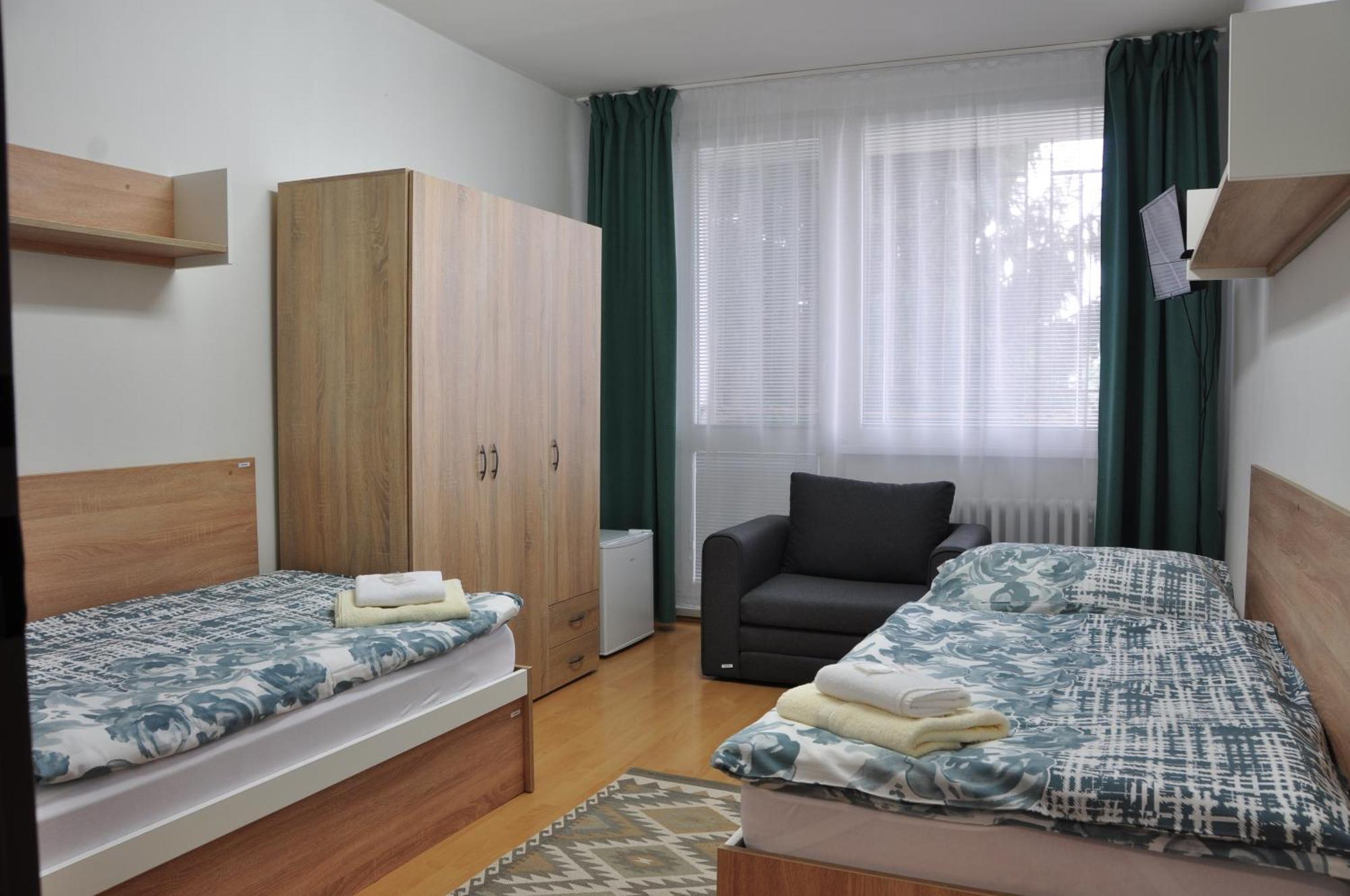 Skolsky Internat Medicka 2 Hotel Kosice Exterior photo